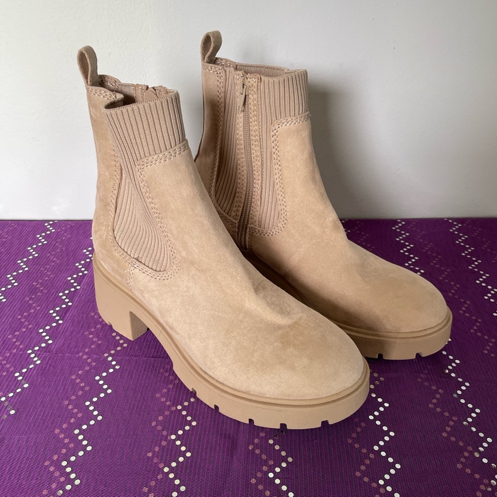 NWOT Women's No Boundaries Tan Ankle Boots, Size 9